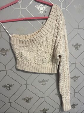 Off-Shoulder Cable Knit Cropped Sweater in Cream